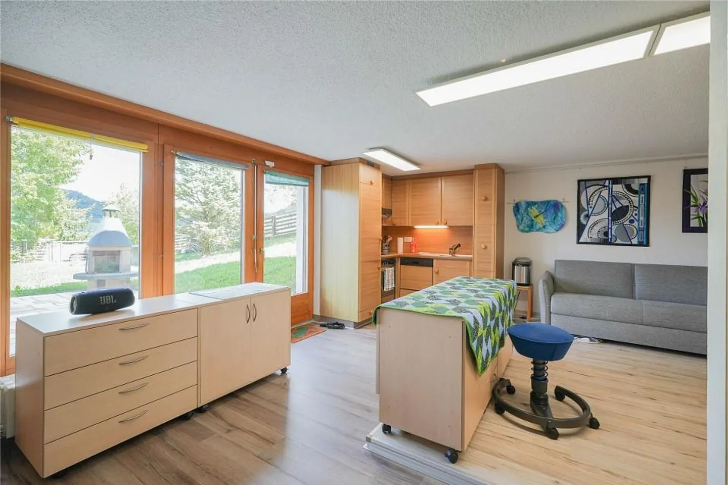 Quiet living on the edge of the building zone: 7.5 room residential house with 3 garages - Photo 13 of 13