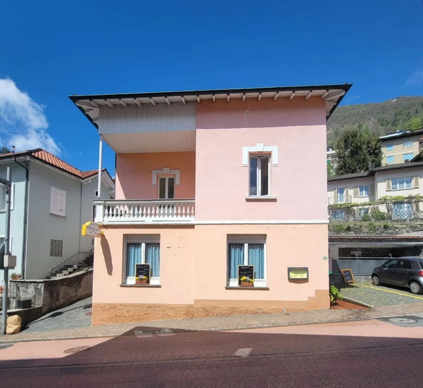 Stable Income Source with Commercial and Residential Spaces in Orselina - Photo 2 of 8