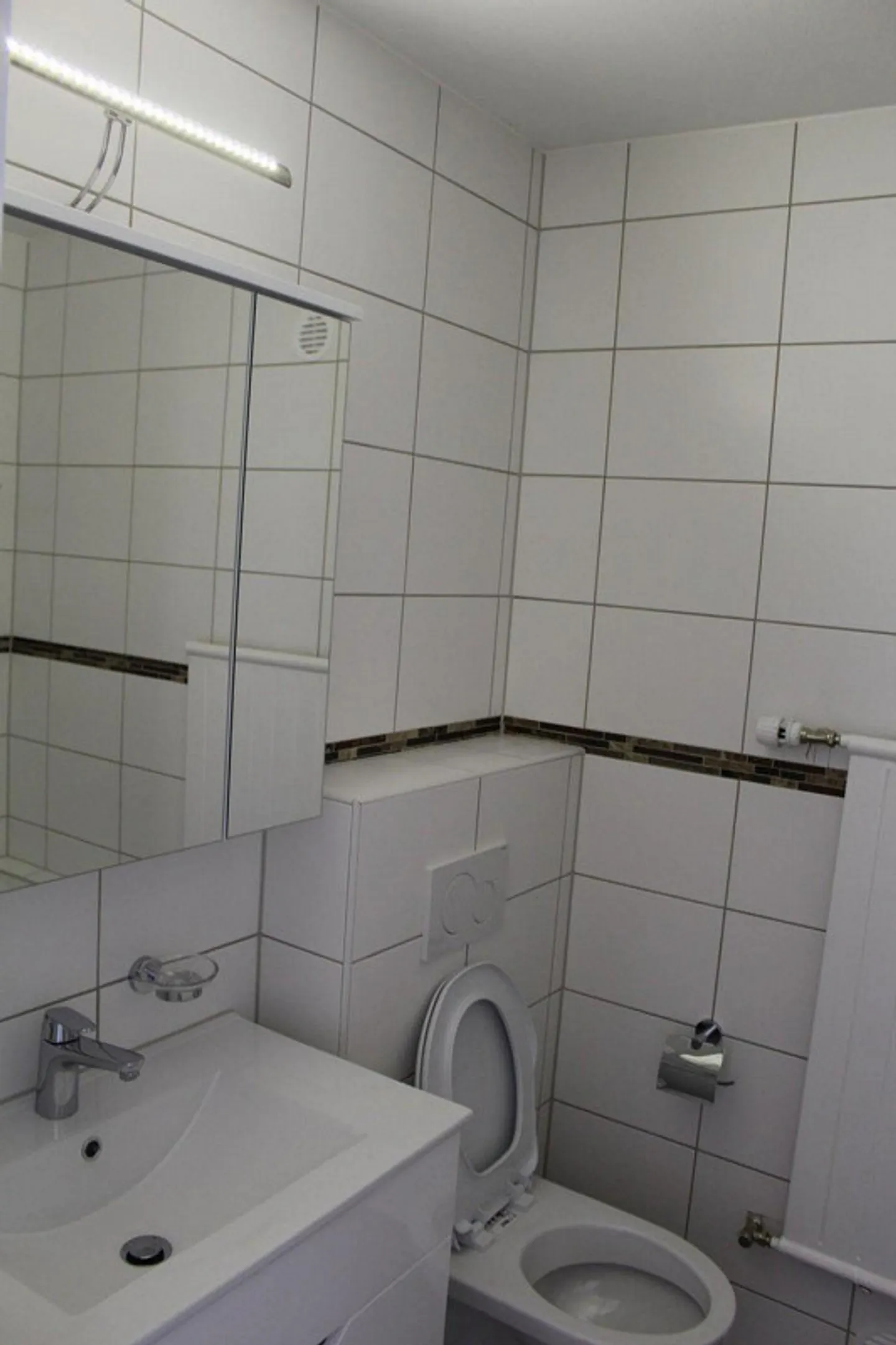 Appartamento con 3 stanze appena ridipinto a Courgenay! - Foto 2 di 9