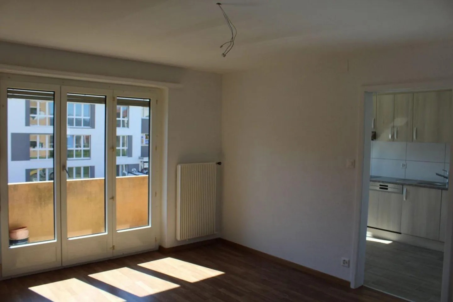 Appartamento con 3 stanze appena ridipinto a Courgenay! - Foto 4 di 9