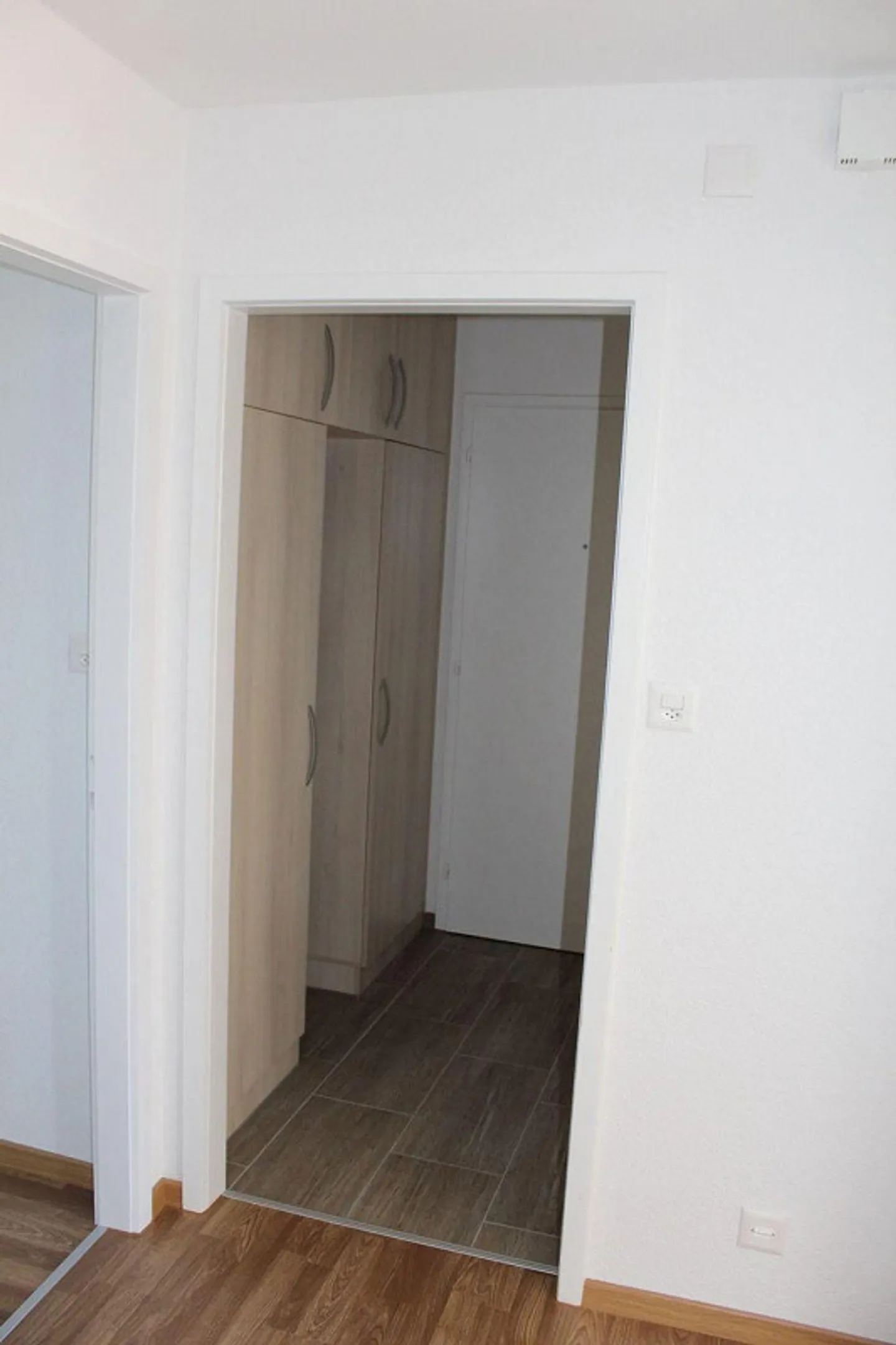 Appartamento con 3 stanze appena ridipinto a Courgenay! - Foto 3 di 9