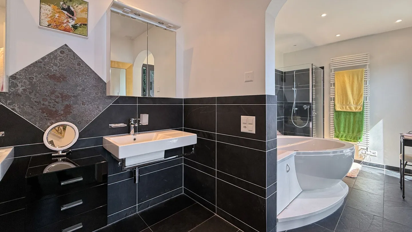 Brissago - Modern Villa with Elevator and Indoor Pool - Photo 9 of 17