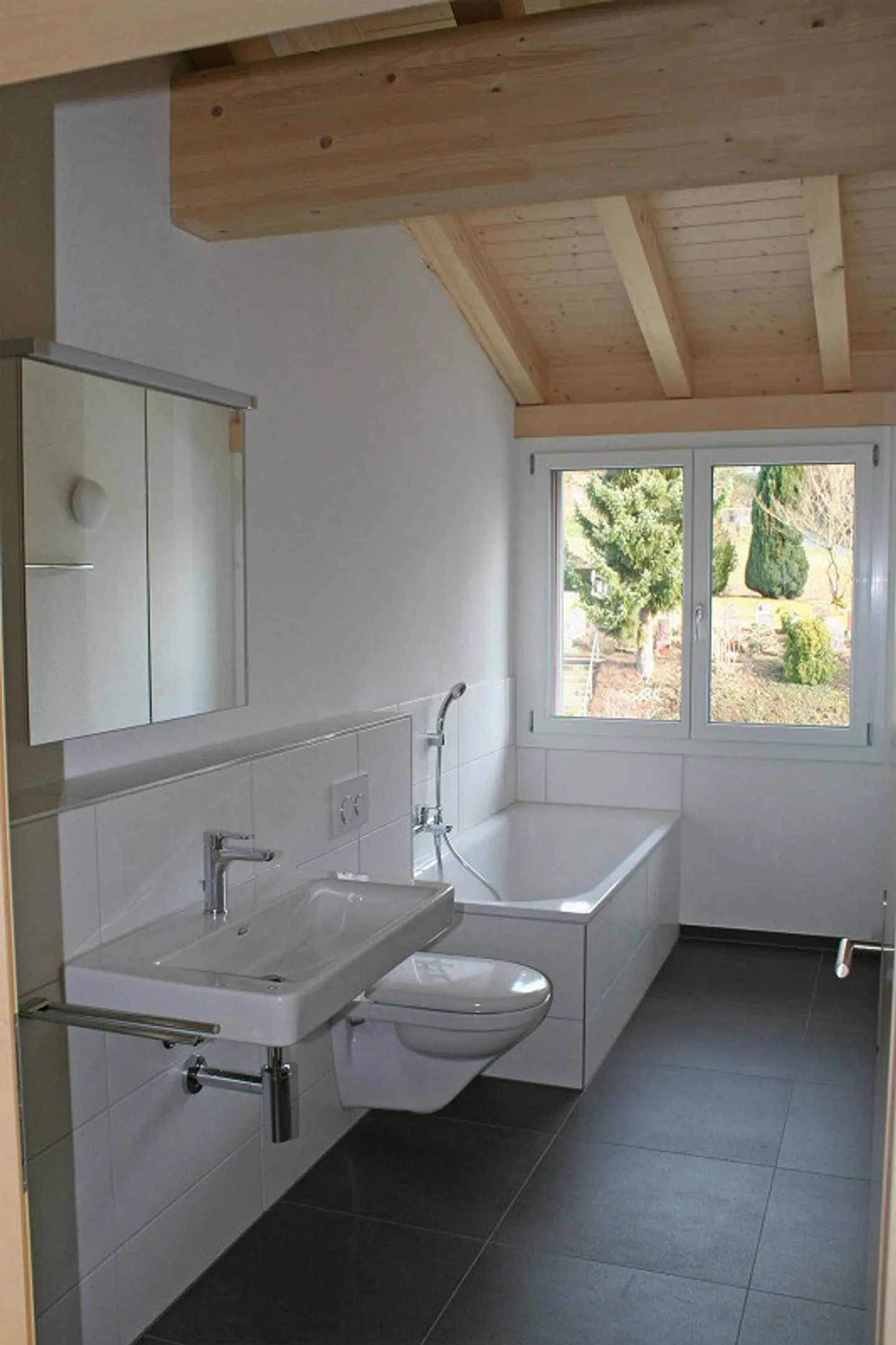 Dachwohnung zum Verlieben - 4½ Zimmer in Neuenegg - Photo 7 of 8