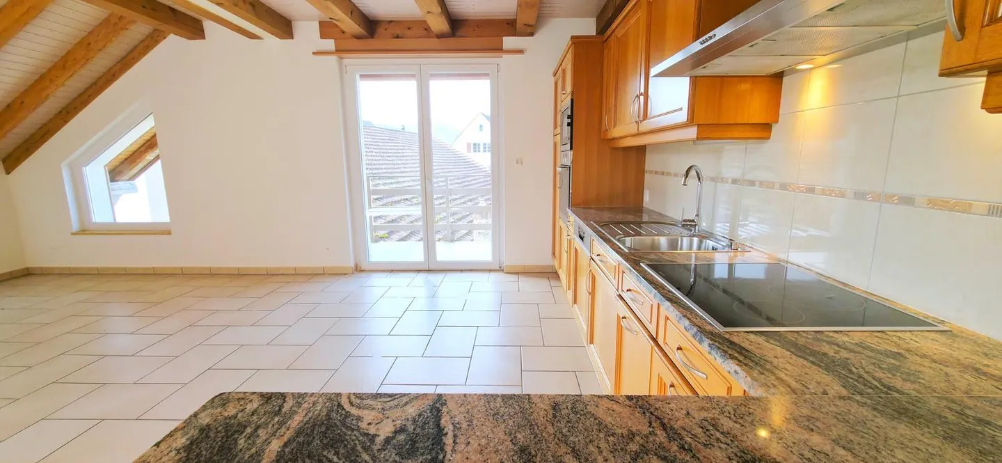 Appartamento di 3,5 stanze nel cuore di un villaggio in campagna *1 affitto netto gra... - Foto 2 di 13