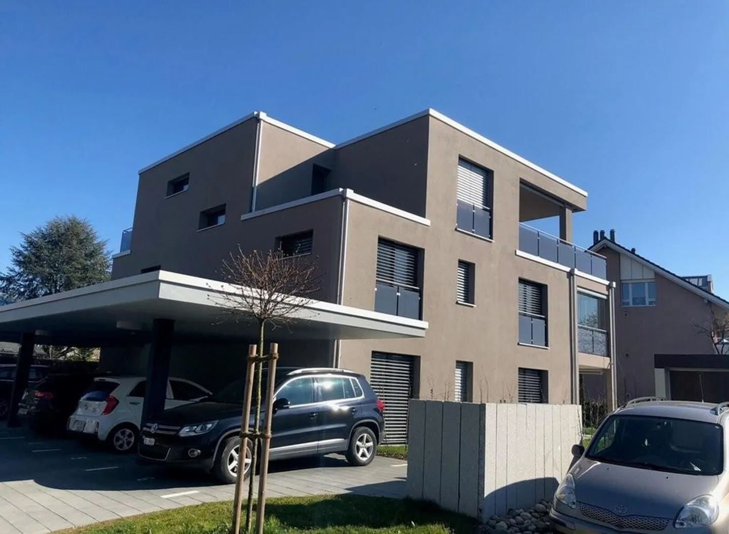 Moderne 4.5-Zimmer-Wohnung mit 36 m2 Balkon in ruhiger Familienlage - Photo 1 sur 11