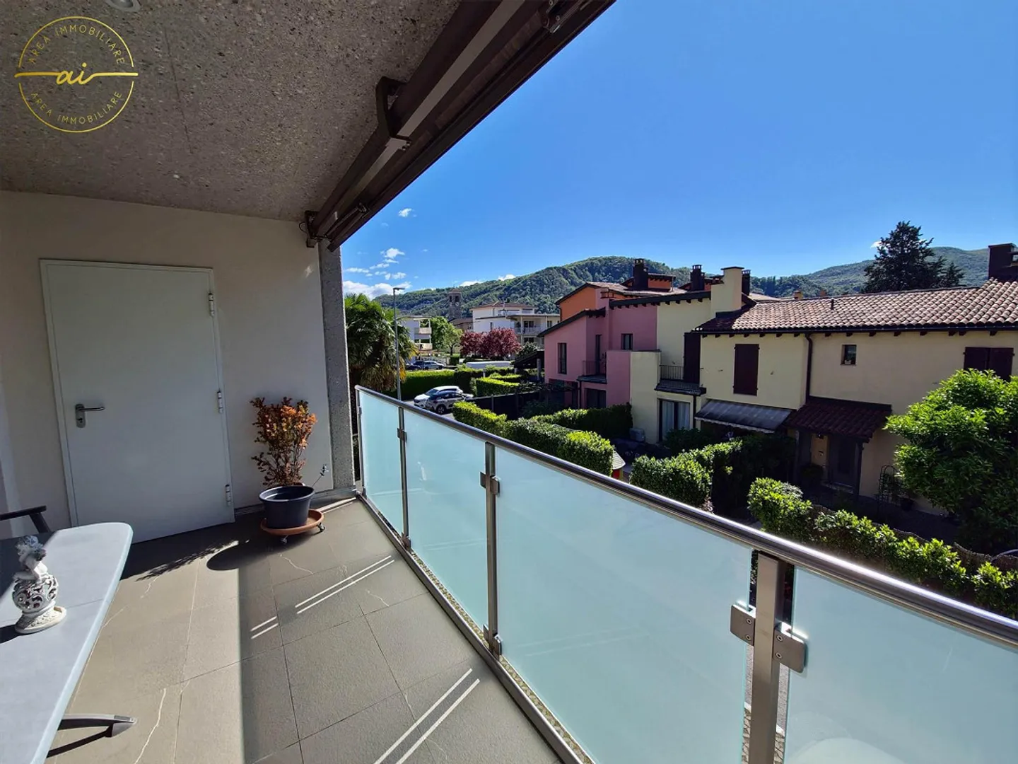 Magnifico appartamento di 4,5 stanze con vista panoramica a Caslano - Foto 2 di 11