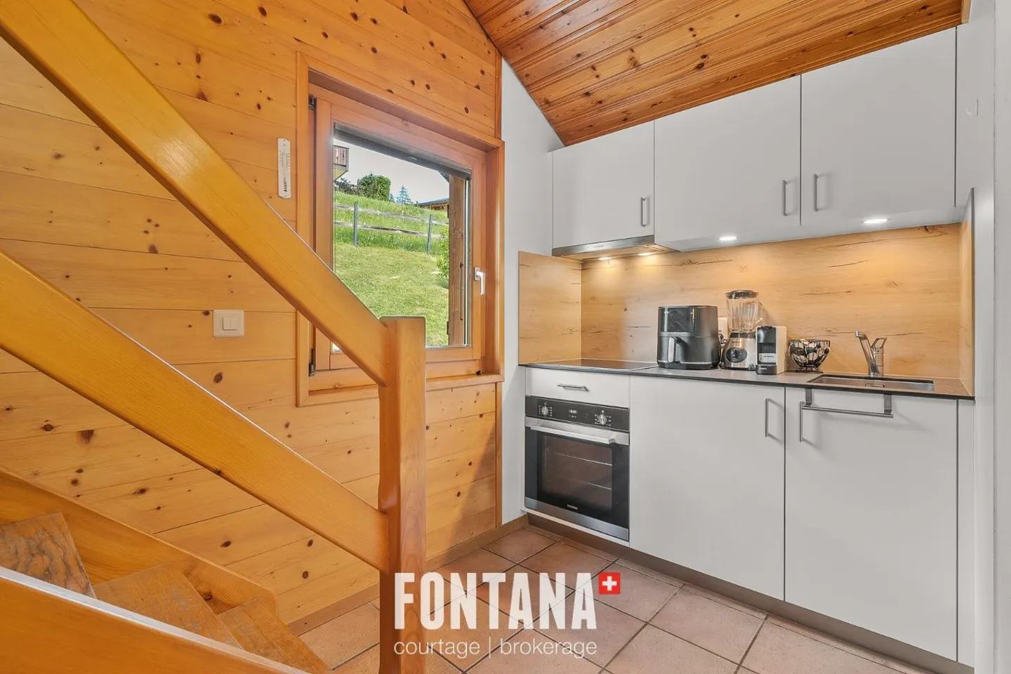 Charming Studio with Terrace - Photo 3 of 10