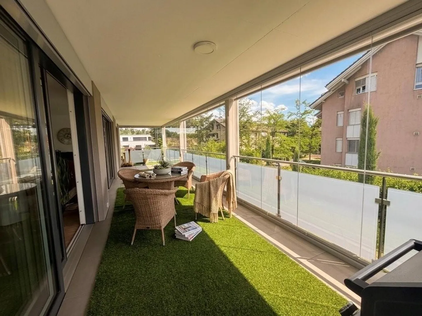 Moderne 4.5-Zimmer-Wohnung mit 36 m2 Balkon in ruhiger Familienlage - Photo 5 sur 11