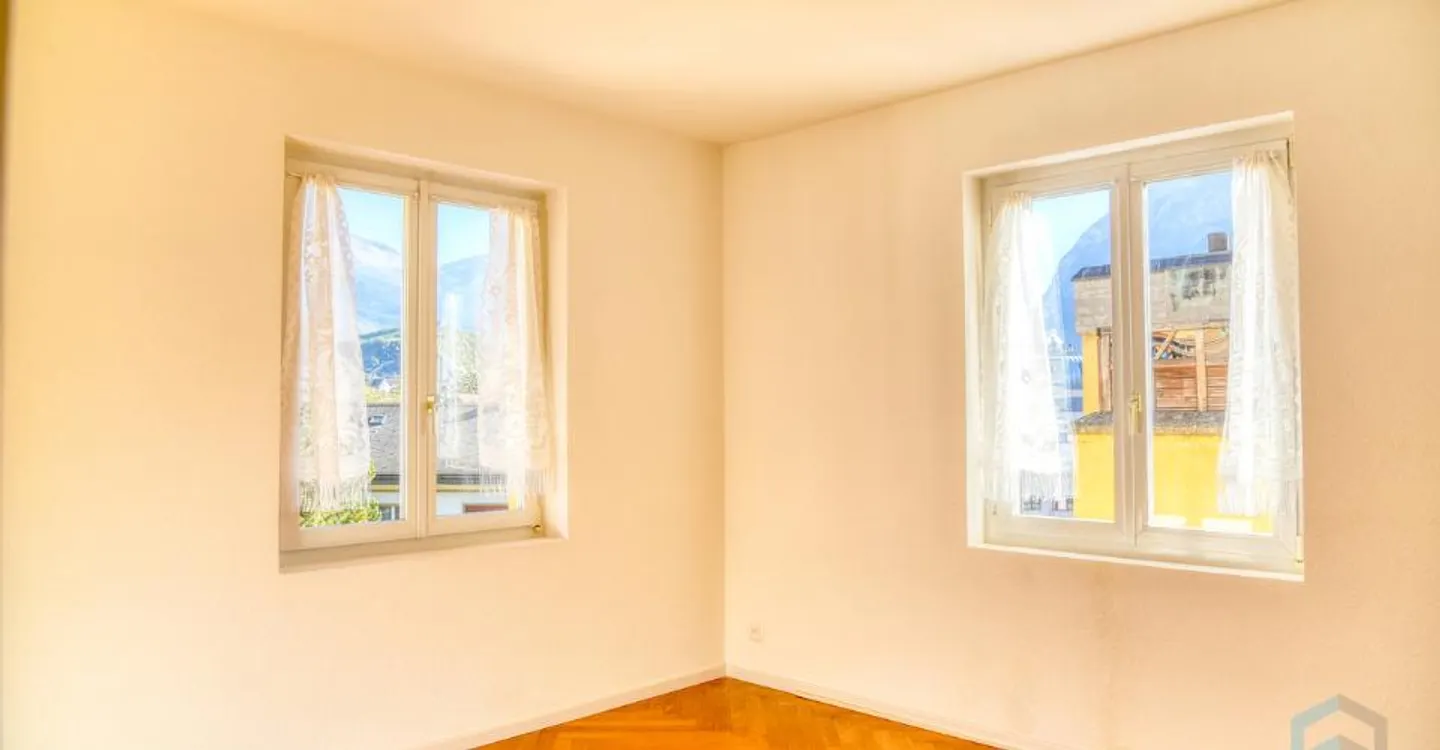A LOUER Appartement de 2 ½ pièces avec balcon au centre-ville - Foto 3 di 13