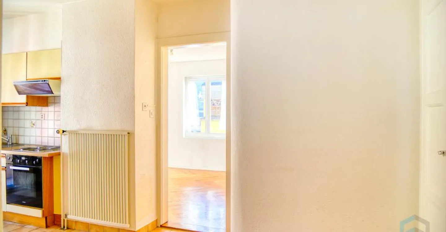 A LOUER Appartement de 2 ½ pièces avec balcon au centre-ville - Foto 5 di 13