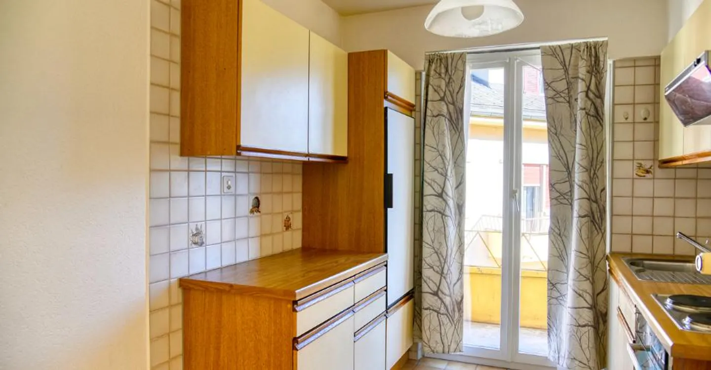A LOUER Appartement de 2 ½ pièces avec balcon au centre-ville - Foto 8 di 13