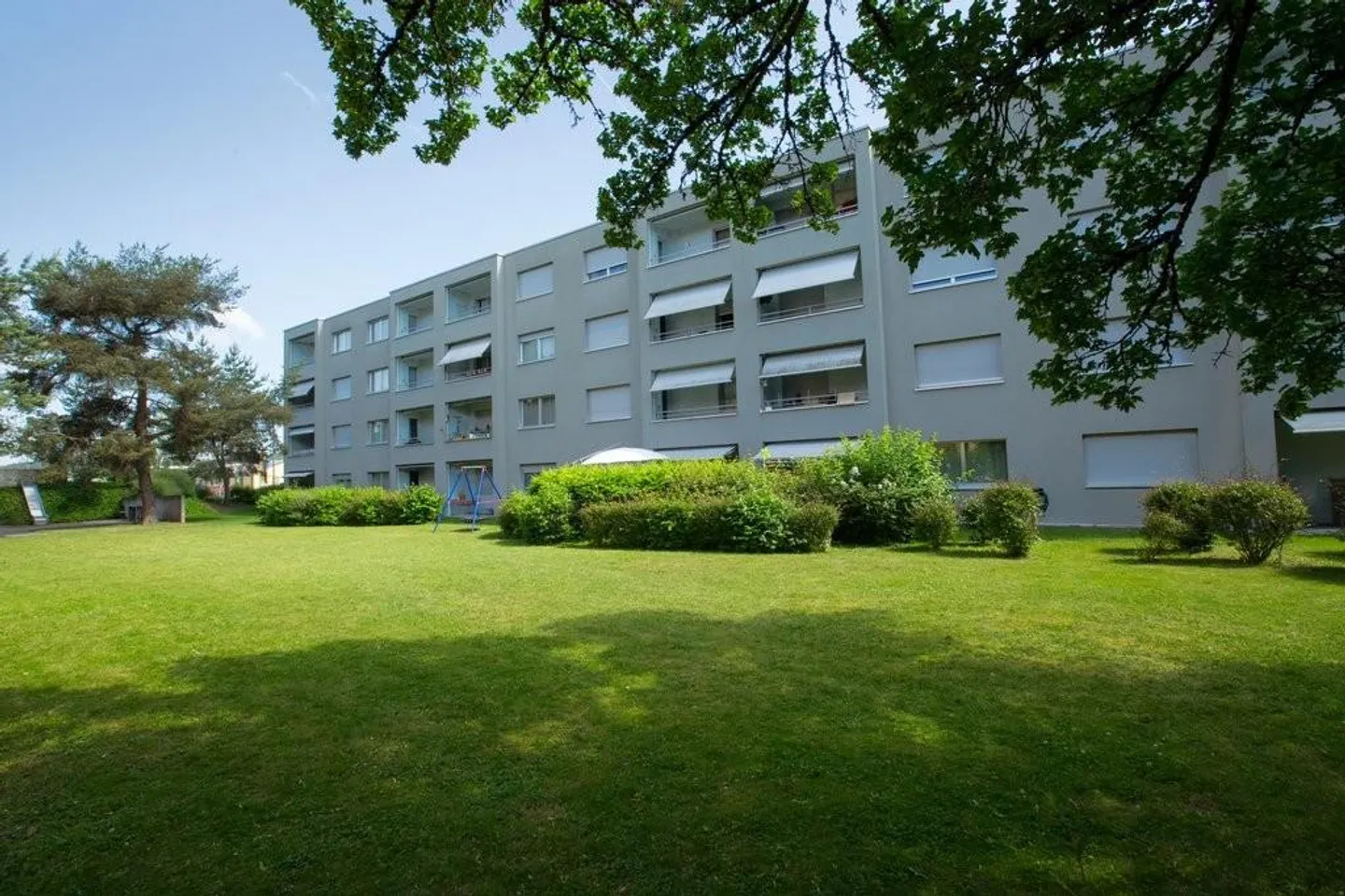 Vivre en famille dans la verdure - Photo 1 sur 8