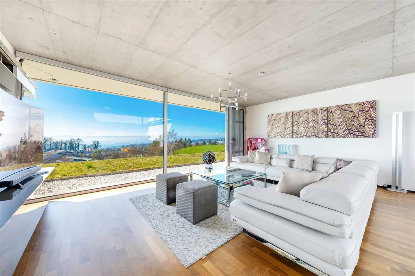 Modern townhouse with patio & terrace - Panoramic view of the lake - Photo 1 of 9