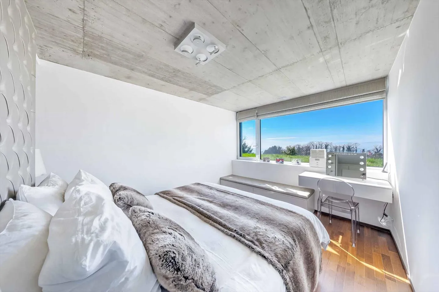 Modern townhouse with patio & terrace - Panoramic view of the lake - Photo 7 of 9