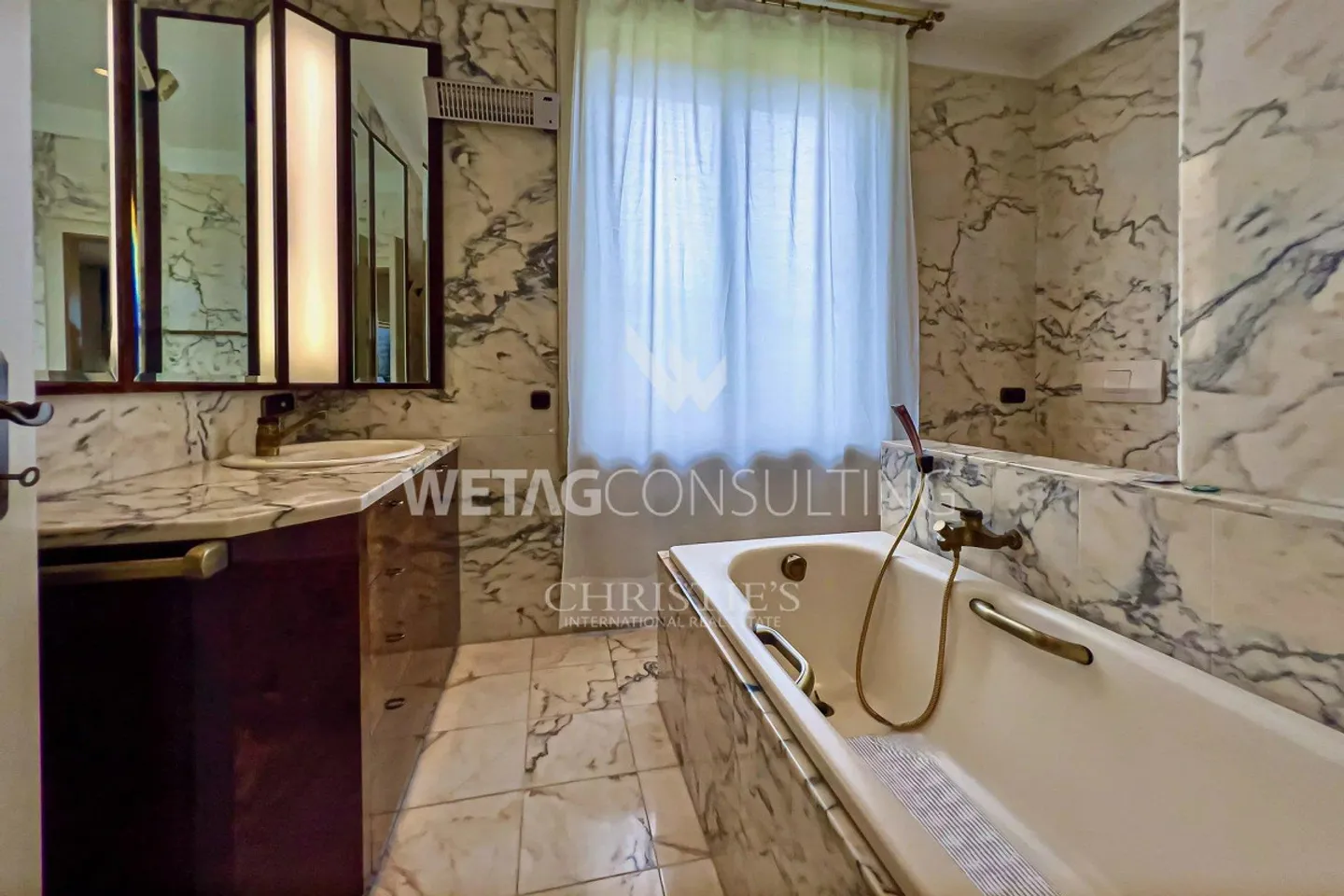 Villa spaziosa e maestosa circondata da spazi verdi a Mendrisio in vendita - Foto 9 di 11