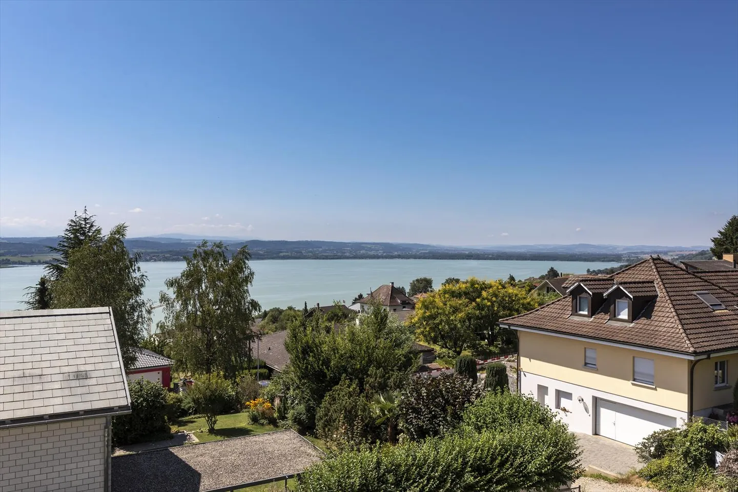 Luxury Villas "With a View of Lake Murten" - Photo 2 of 10