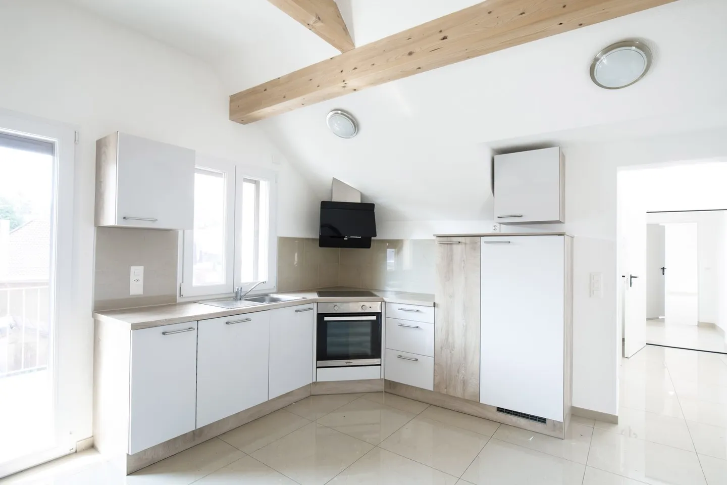 Appartement moderne et lumineux de 4,5 pièces - Photo 1 sur 8