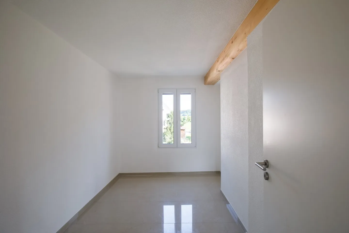 Appartement moderne et lumineux de 4,5 pièces - Photo 4 sur 8