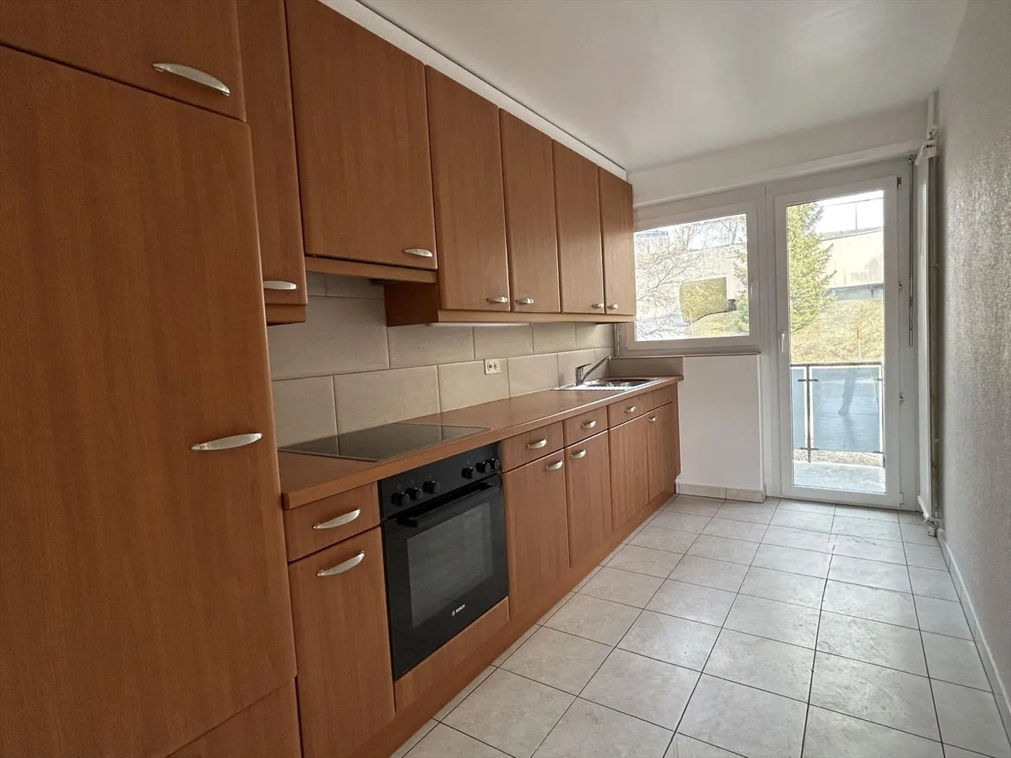 Apartment for rent - Photo 2 of 7