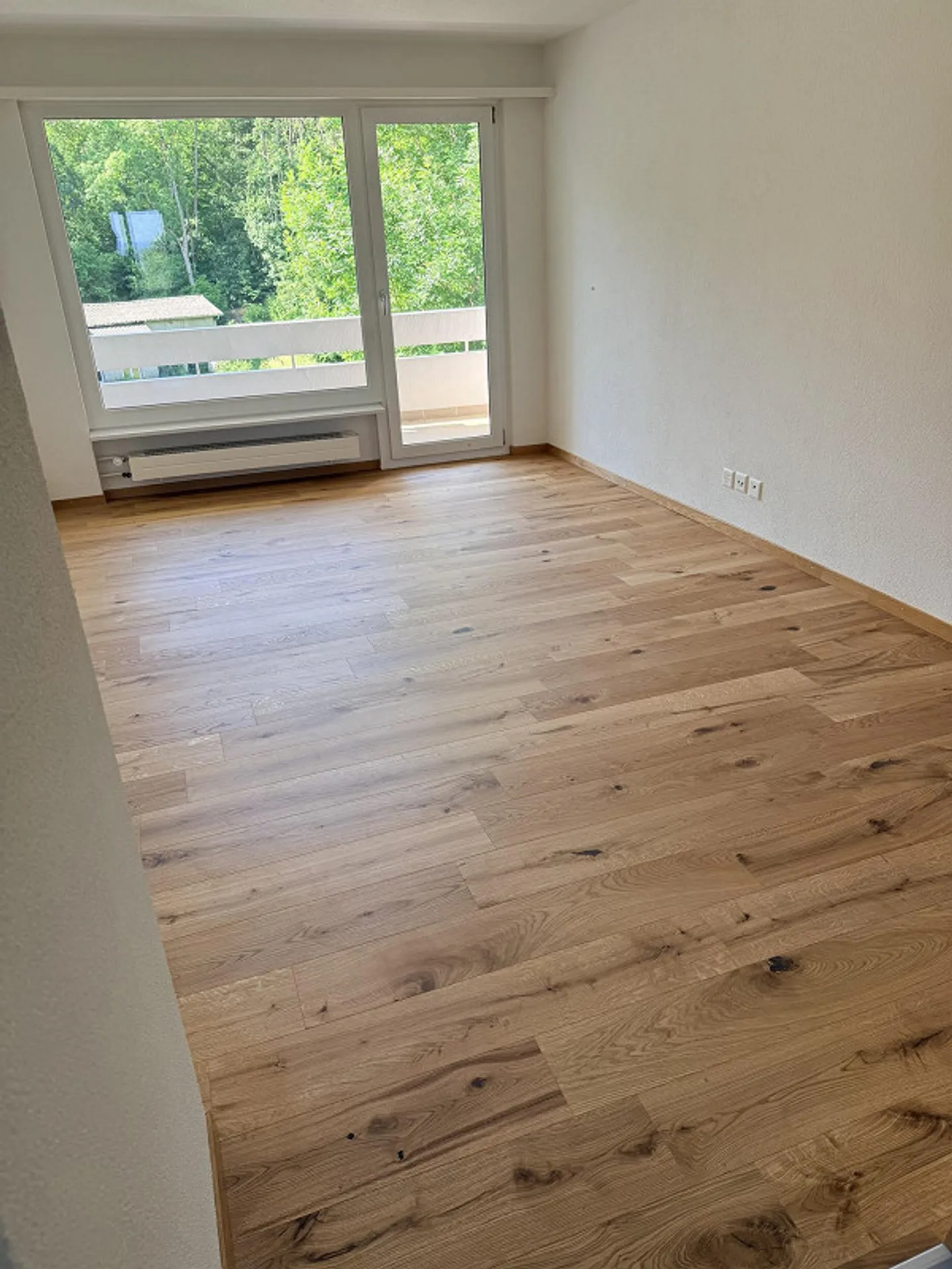Appartamento splendidamente ristrutturato in una posizione leggermente elevata e tranquilla, vicino al bordo del bosco - Foto 2 di 9