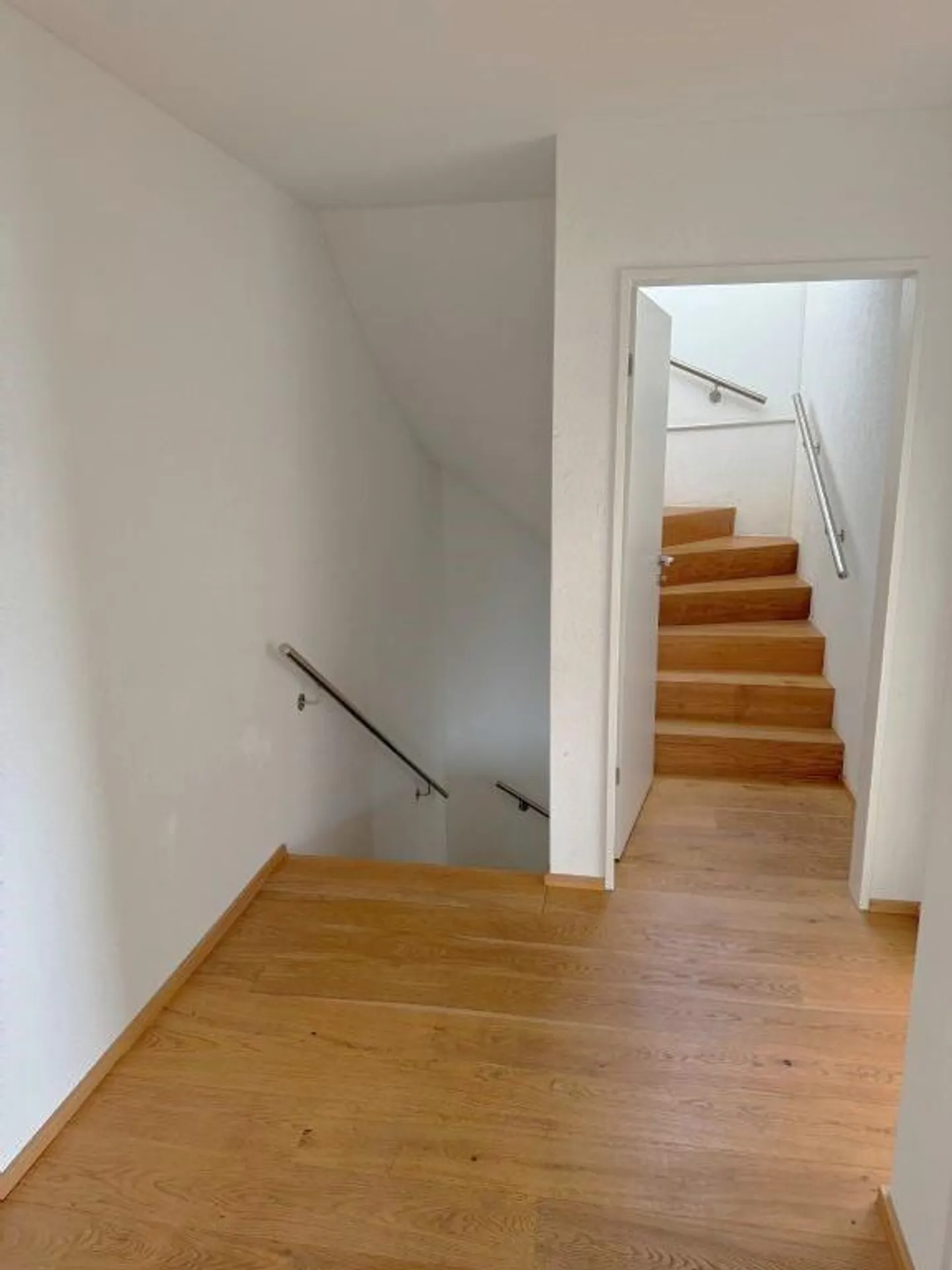 Moderne Familienhaus mit Garten - Foto 7 von 13