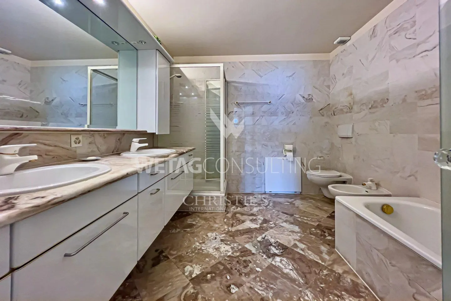 Appartamento Triplex Elegante a Porza con Vista sul Lago, Giardino Privato, Ge... - Foto 11 di 13