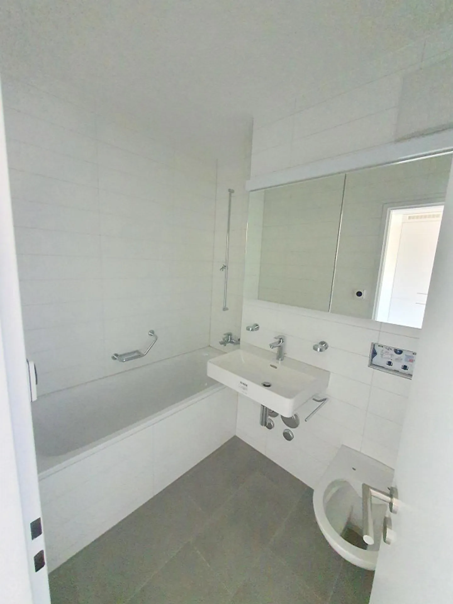 Renovated 1 1/2-room penthouse apartment in the St. Johann district - Photo 4 of 4