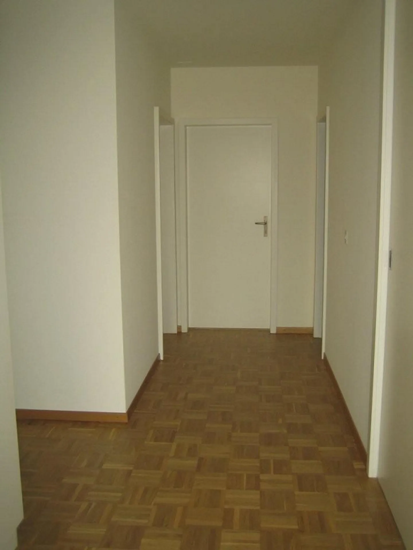 Appartamento conveniente con balcone soleggiato in posizione centrale - Foto 9 di 9
