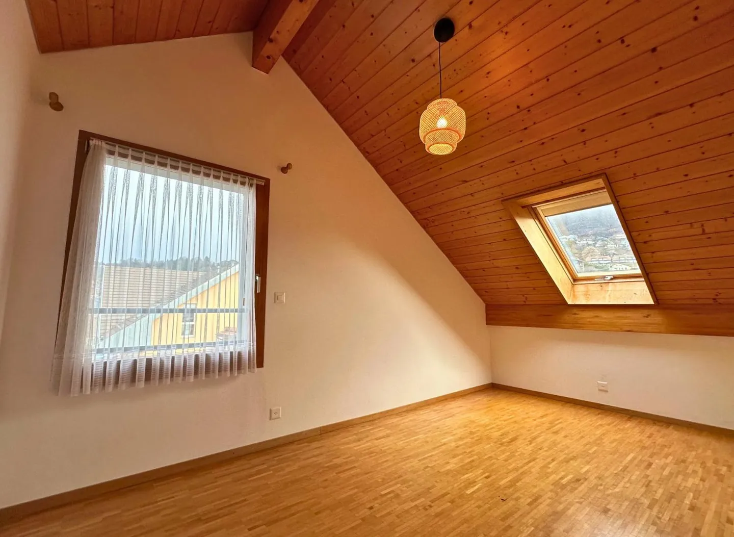 4.5 Room Duplex Attic Apartment - Photo 8 of 12