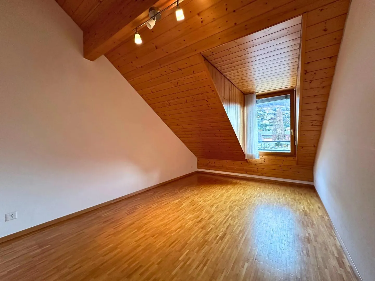 4.5 Room Duplex Attic Apartment - Photo 11 of 12