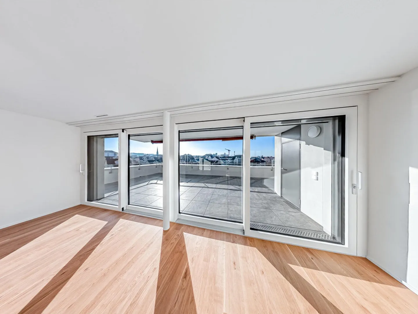 Appartement penthouse de haute qualité avec vue imprenable, calme, emplacement central - Photo 2 sur 13