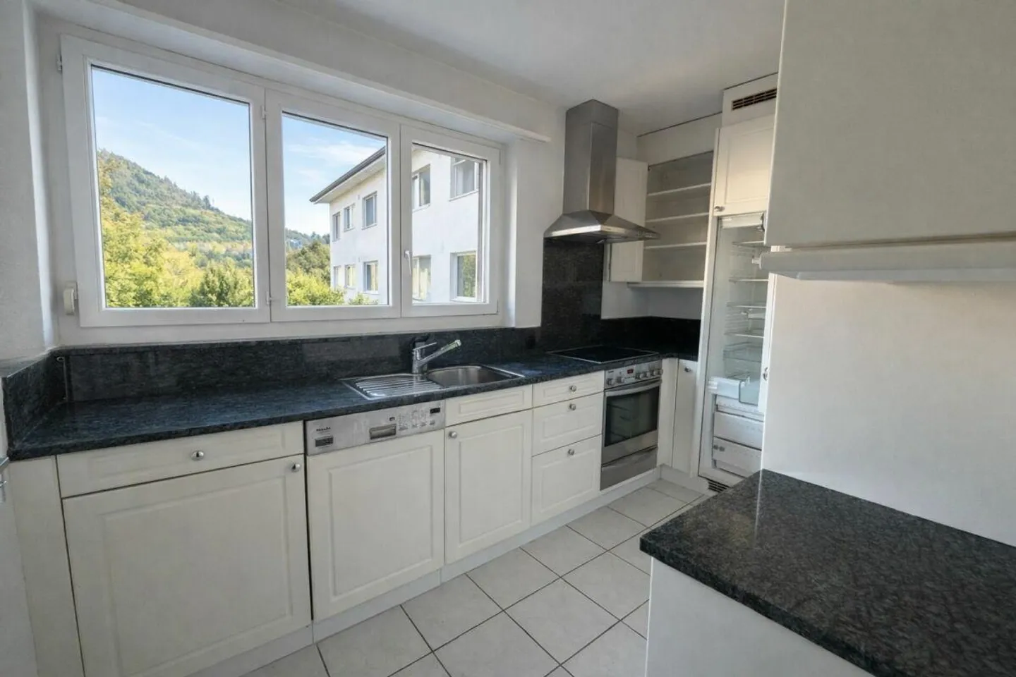 Where Light and Peace Feel at Home - Photo 3 of 11