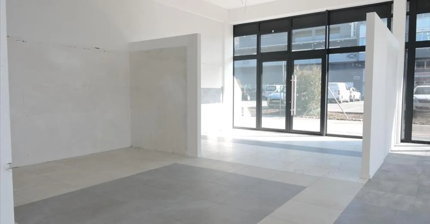 Edificio ad uso misto in affitto - Foto 2 di 5