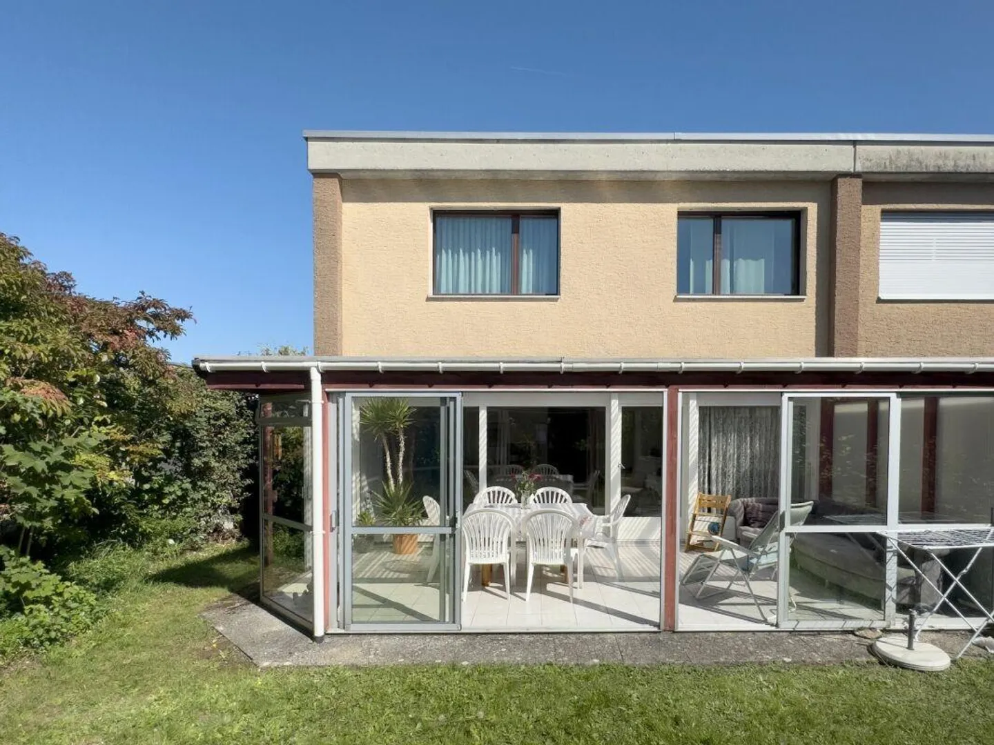 Ampia casa angolare di 6,5 stanze con veranda e facile manutenzione... - Foto 2 di 30