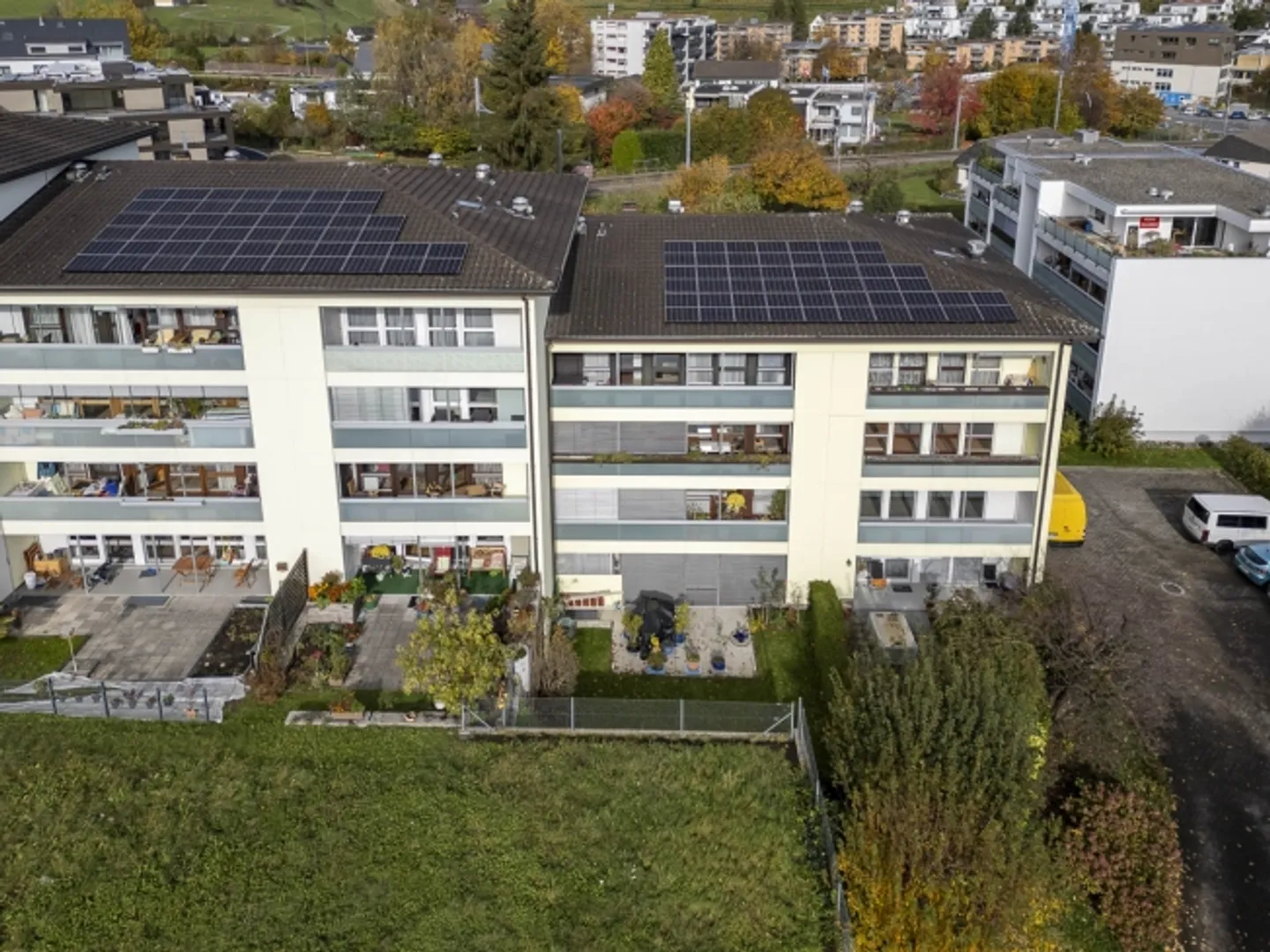 Appartement rénové avec goût et baigné de lumière offrant une vue dégagée - Photo 1 sur 11