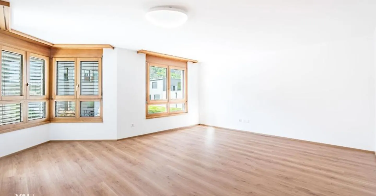 Stylishly renovated 4.5-room apartment in a quiet location in Raron - Photo 2 of 12