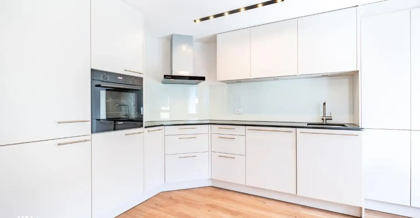 Stylishly renovated 4.5-room apartment in a quiet location in Raron - Photo 3 of 12