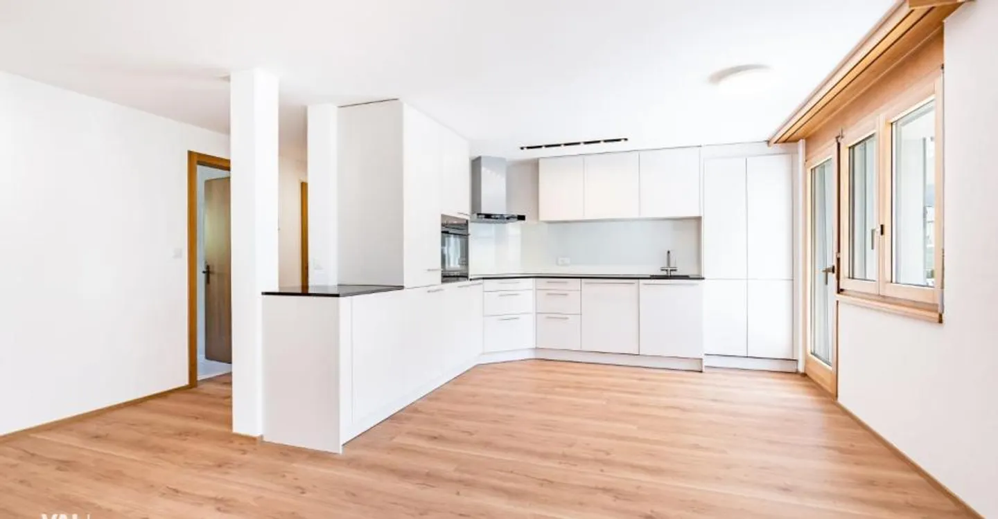 Stylishly renovated 4.5-room apartment in a quiet location in Raron - Photo 1 of 12