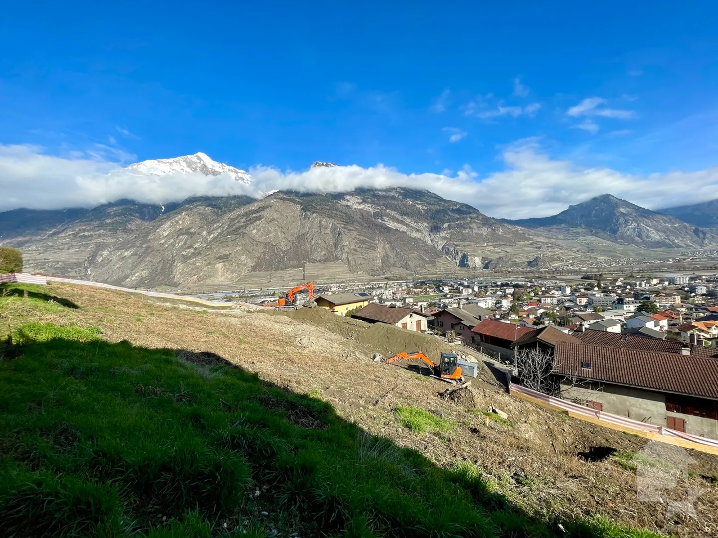 Apartment 4.5 rooms with 133m2 and garden of 176m2 and 2 parking spaces - Photo 1 of 9