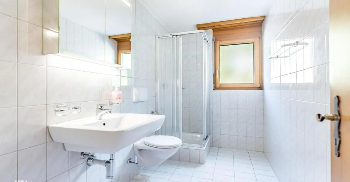 Stylishly renovated 4.5-room apartment in a quiet location in Raron - Photo 7 of 12