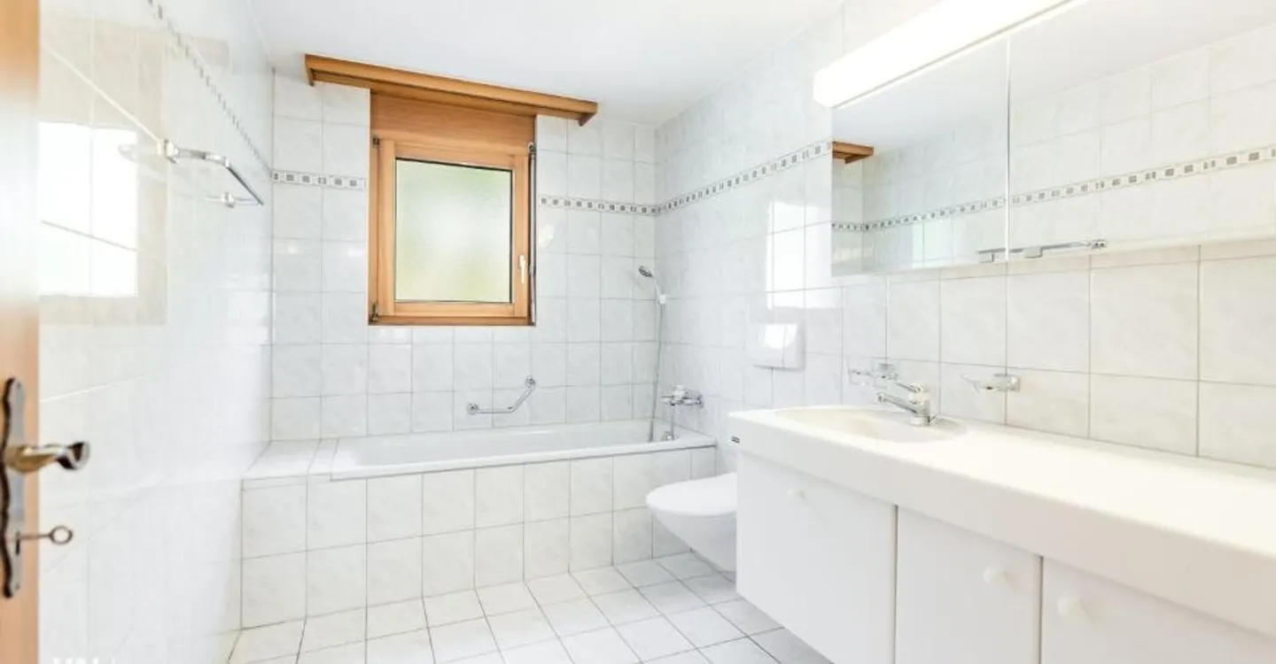 Stylishly renovated 4.5-room apartment in a quiet location in Raron - Photo 8 of 12