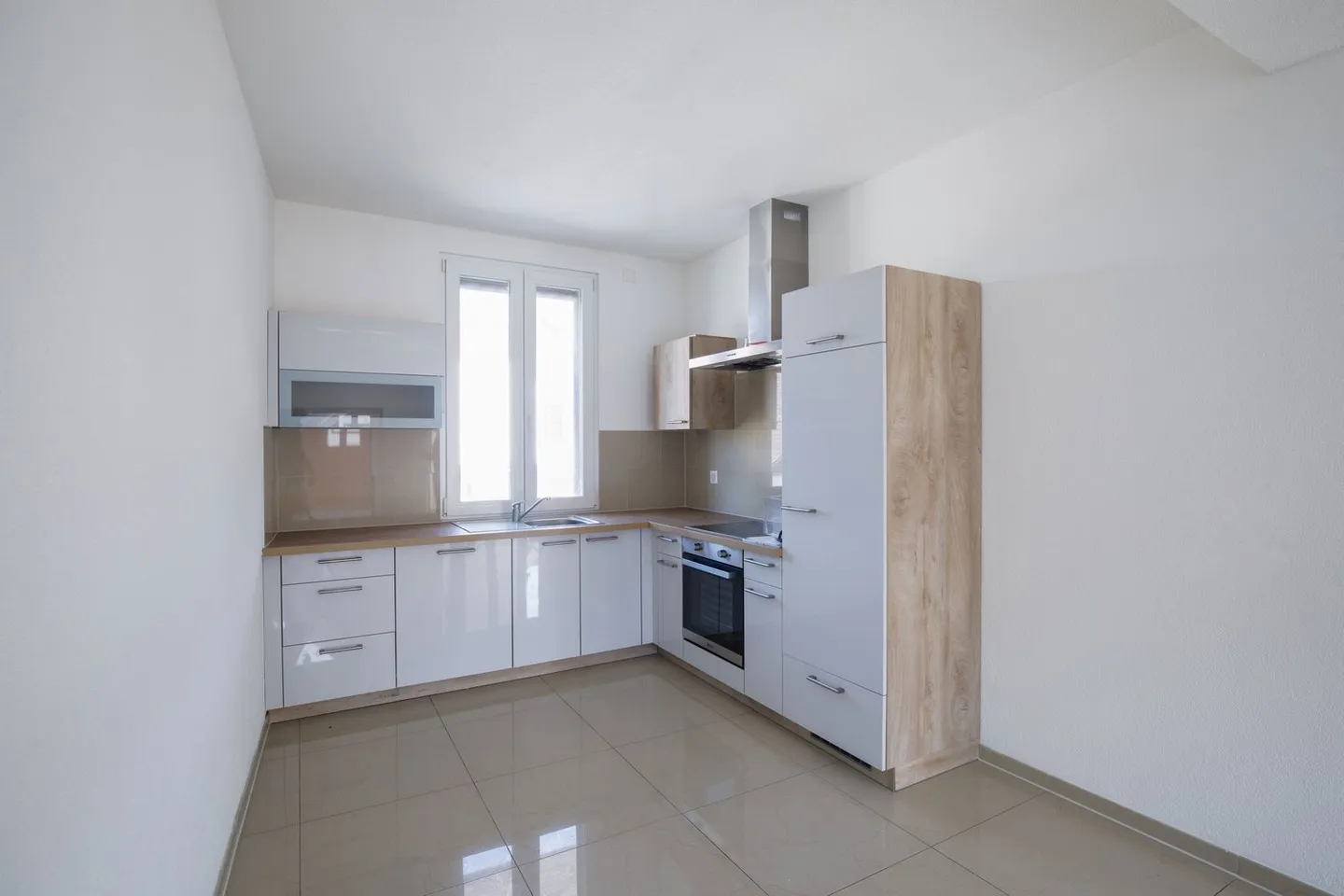 Bright 2.5-room apartment with modern comfort - Photo 2 of 7