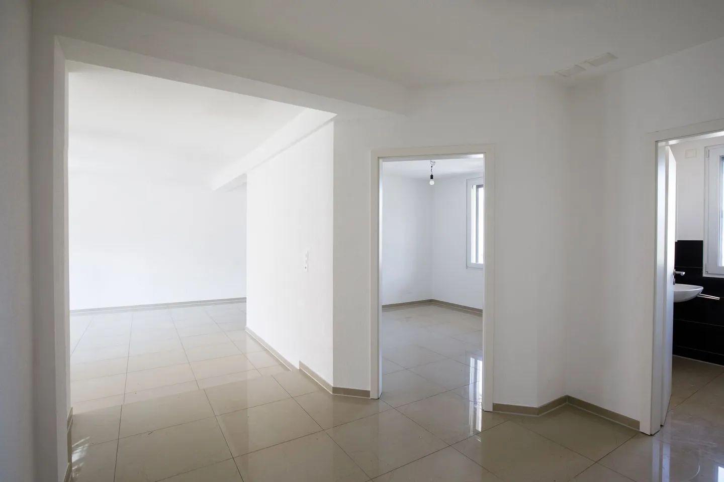Bright 2.5-room apartment with modern comfort - Photo 3 of 7