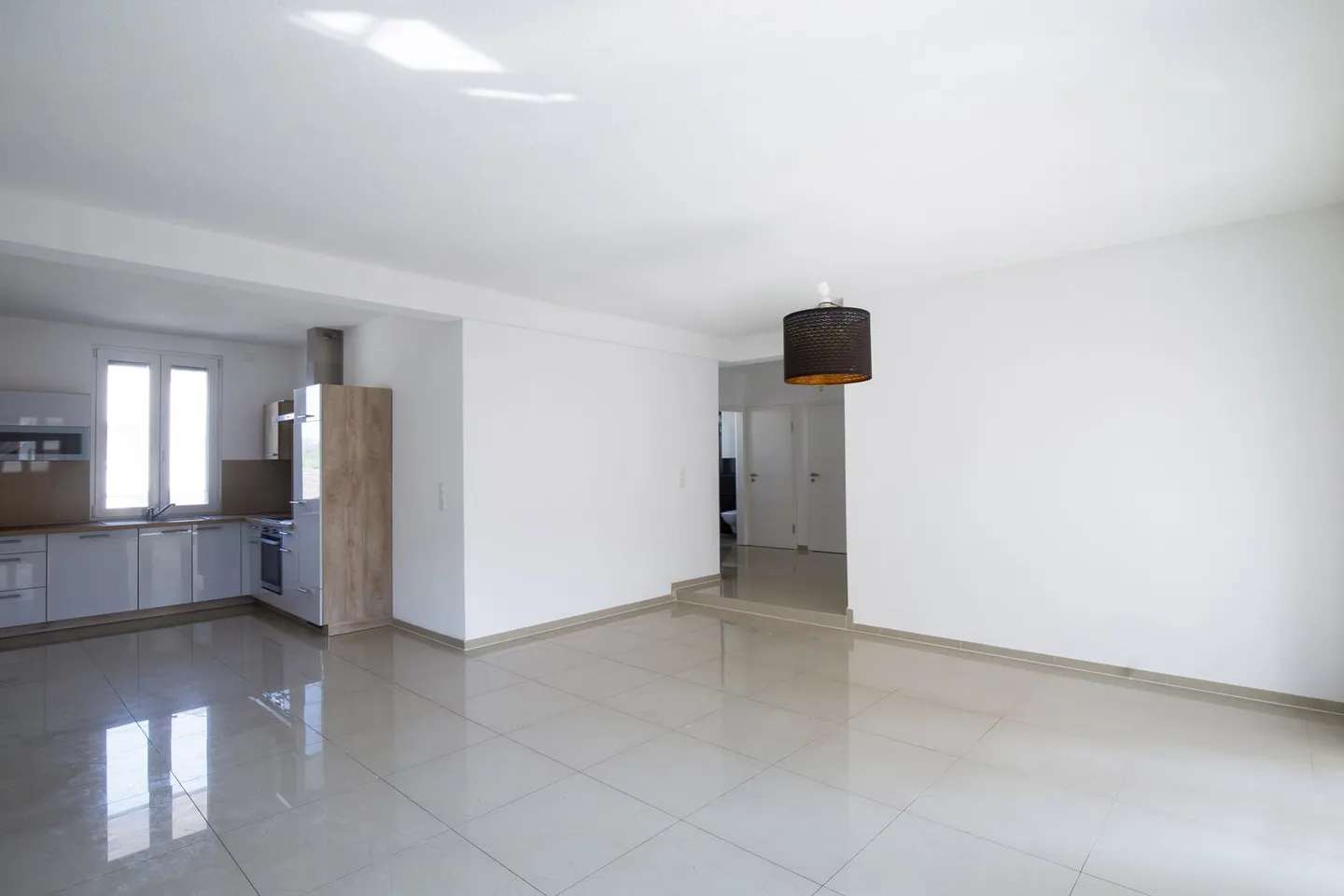 Bright 2.5-room apartment with modern comfort - Photo 1 of 7