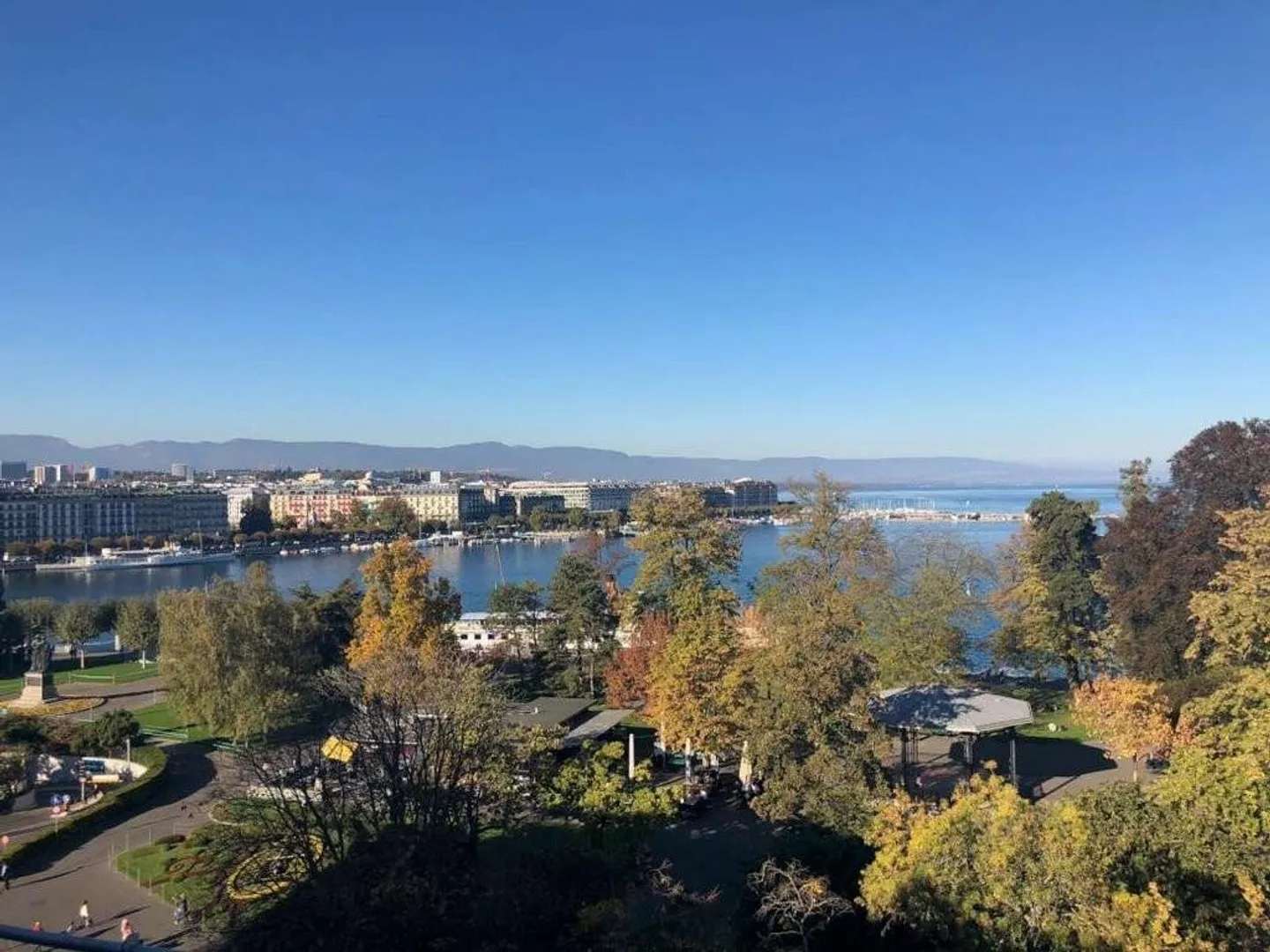 Appartement de standing entièrement rénové avec vue sur le lac - Photo 1 sur 8