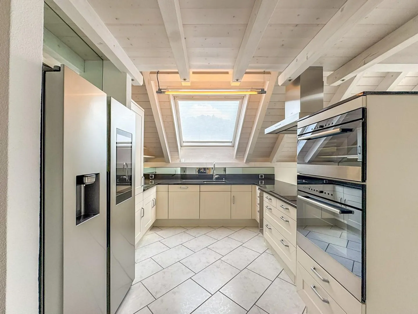 Appartamento attico centrale con galleria - Foto 1 di 11