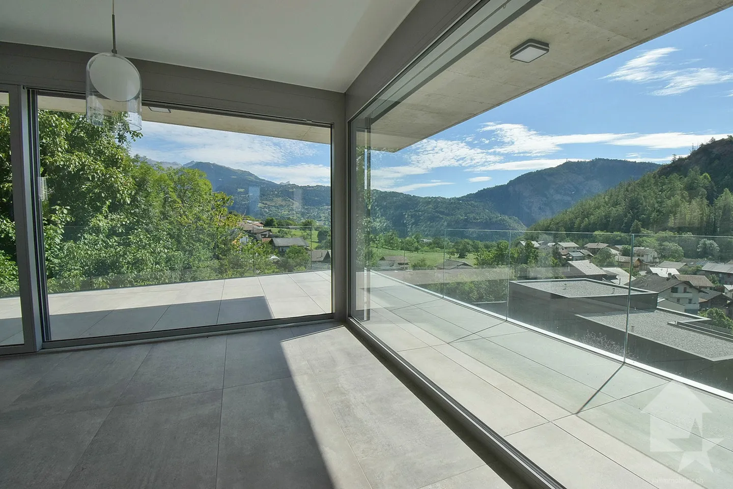 Magnifica nuova villa in una posizione tranquilla con vista mozzafiato! - Foto 2 di 19