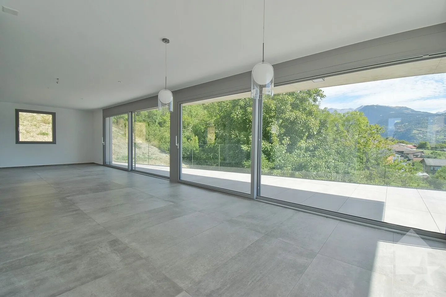 Magnifica nuova villa in una posizione tranquilla con vista mozzafiato! - Foto 3 di 19