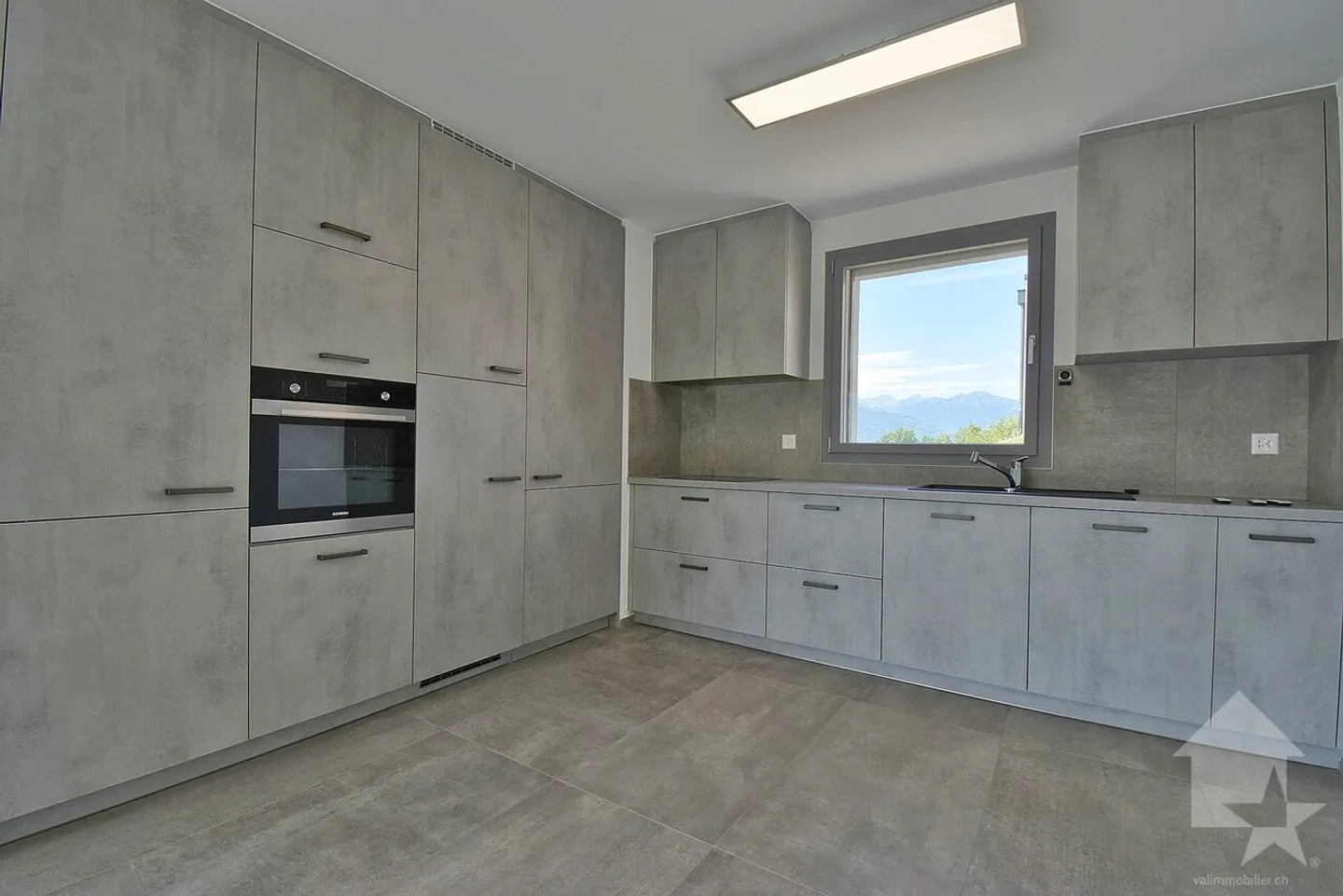 Magnifica nuova villa in una posizione tranquilla con vista mozzafiato! - Foto 5 di 19