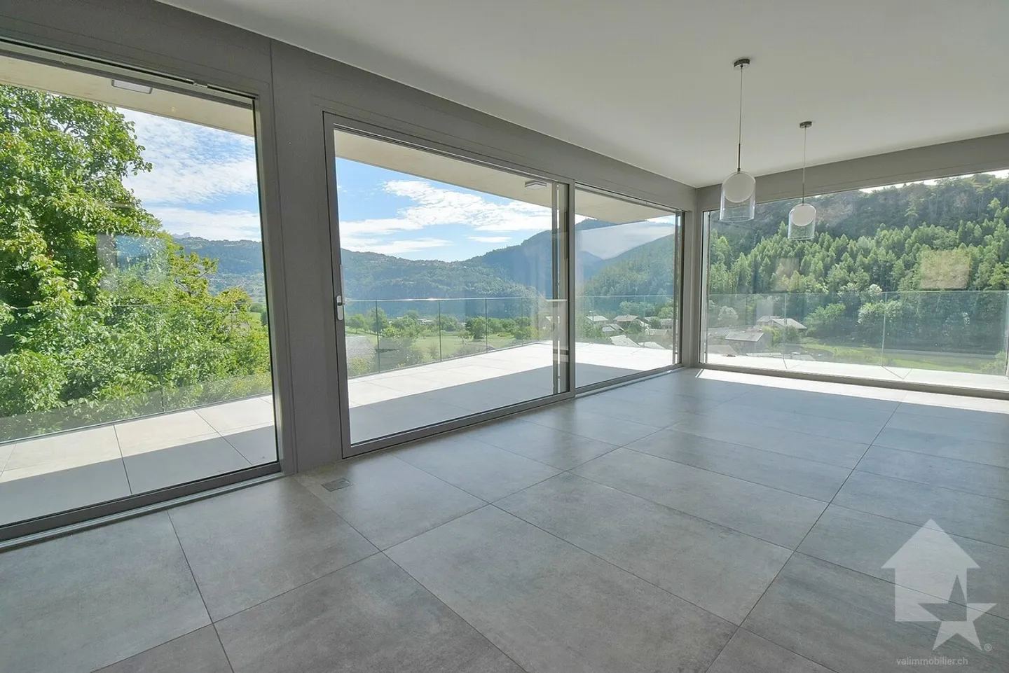 Magnifica nuova villa in una posizione tranquilla con vista mozzafiato! - Foto 6 di 19